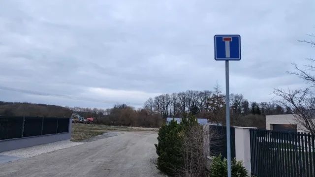 Slepá ulice jako past na řidiče. Za otočení na jejím konci hrozí vysoké pokuty i soud